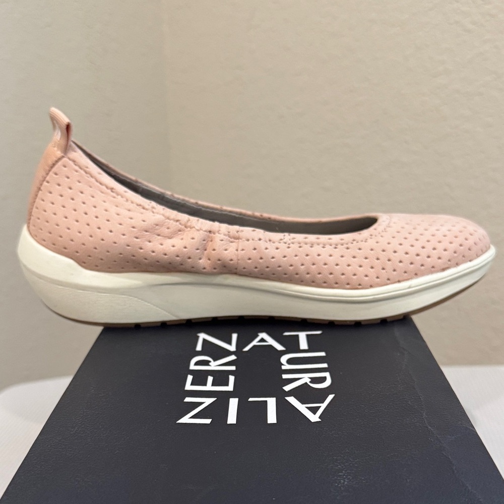 Naturalizer Women's Blush Perforated Loafers